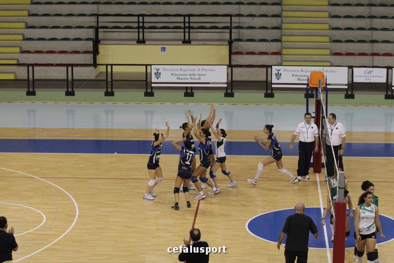 111030 volley 267_tn.jpg